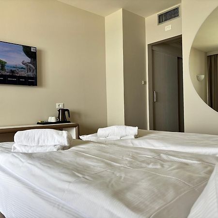 Hotel Aquila D'Oro Desenzano Desenzano del Garda Extérieur photo