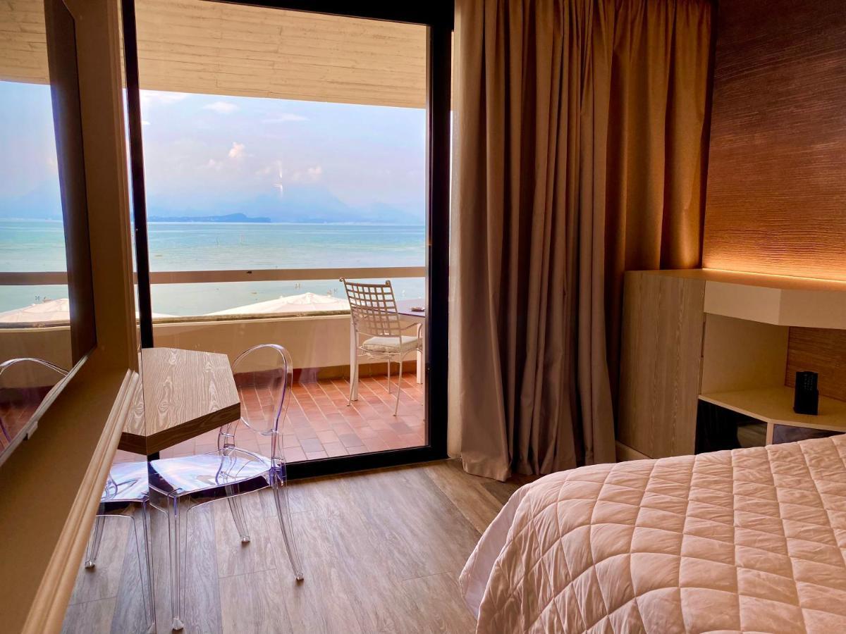 Hotel Aquila D'Oro Desenzano Desenzano del Garda Extérieur photo