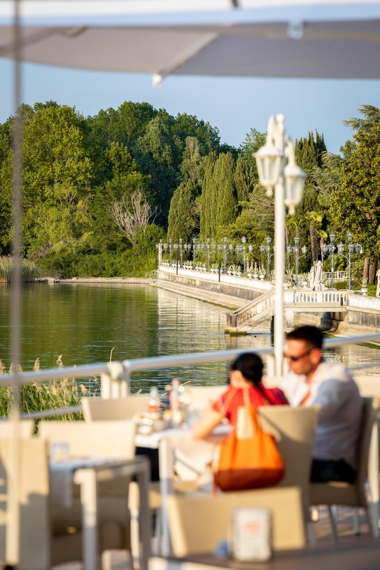 Hotel Aquila D'Oro Desenzano Desenzano del Garda Extérieur photo
