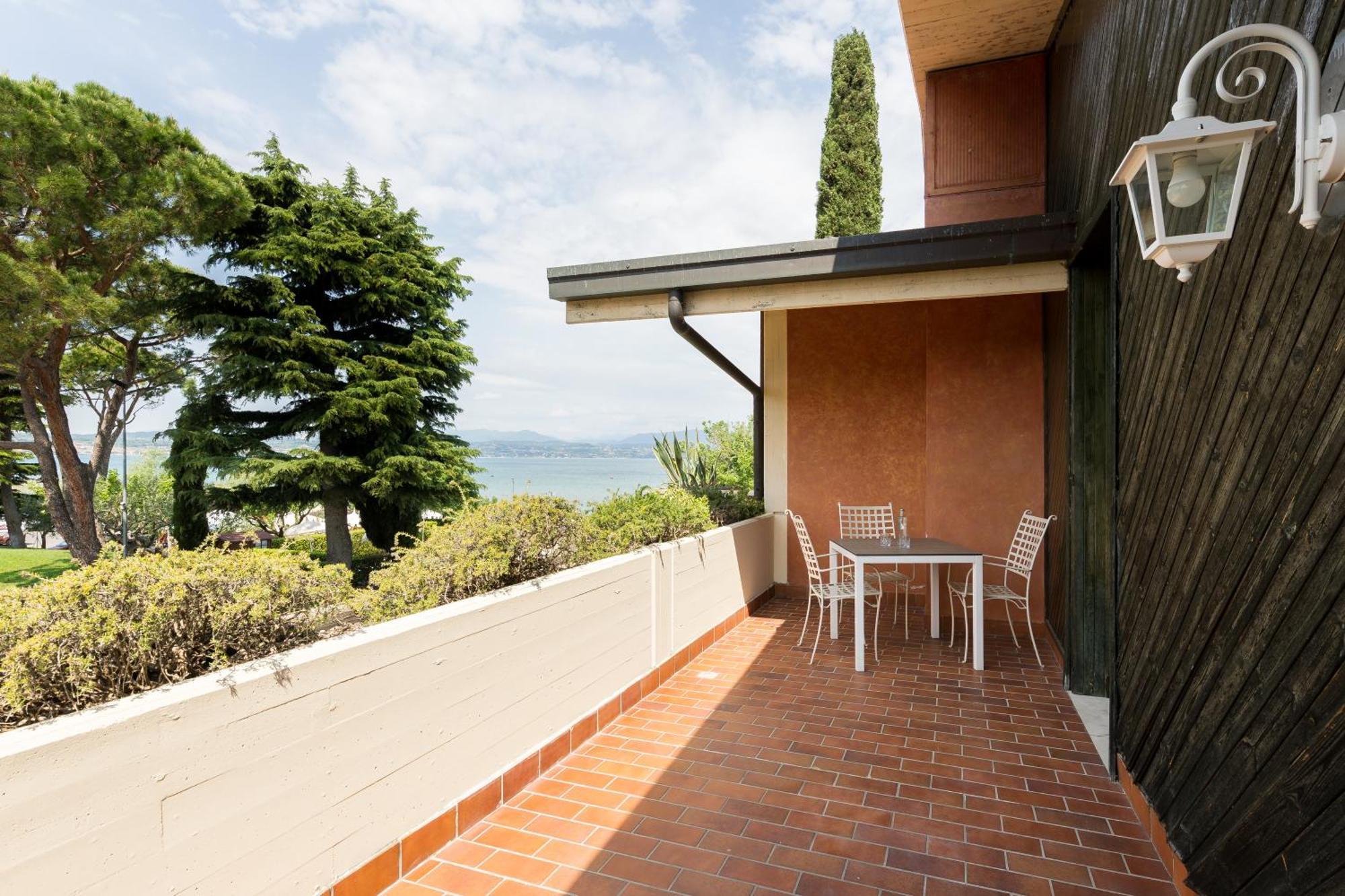 Hotel Aquila D'Oro Desenzano Desenzano del Garda Extérieur photo