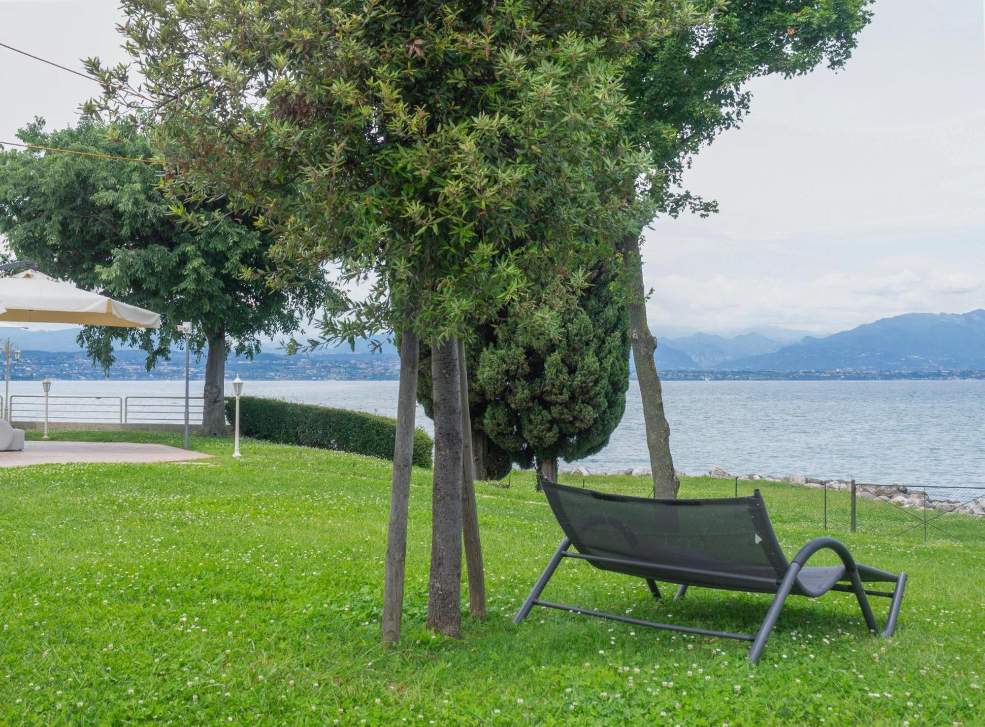 Hotel Aquila D'Oro Desenzano Desenzano del Garda Extérieur photo