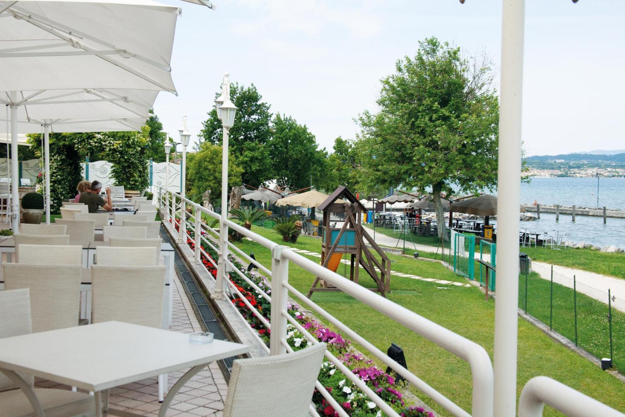 Hotel Aquila D'Oro Desenzano Desenzano del Garda Extérieur photo