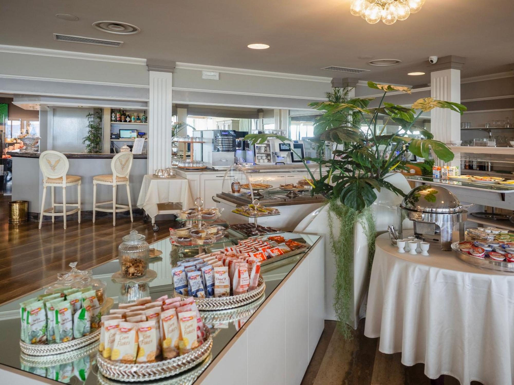 Hotel Aquila D'Oro Desenzano Desenzano del Garda Extérieur photo