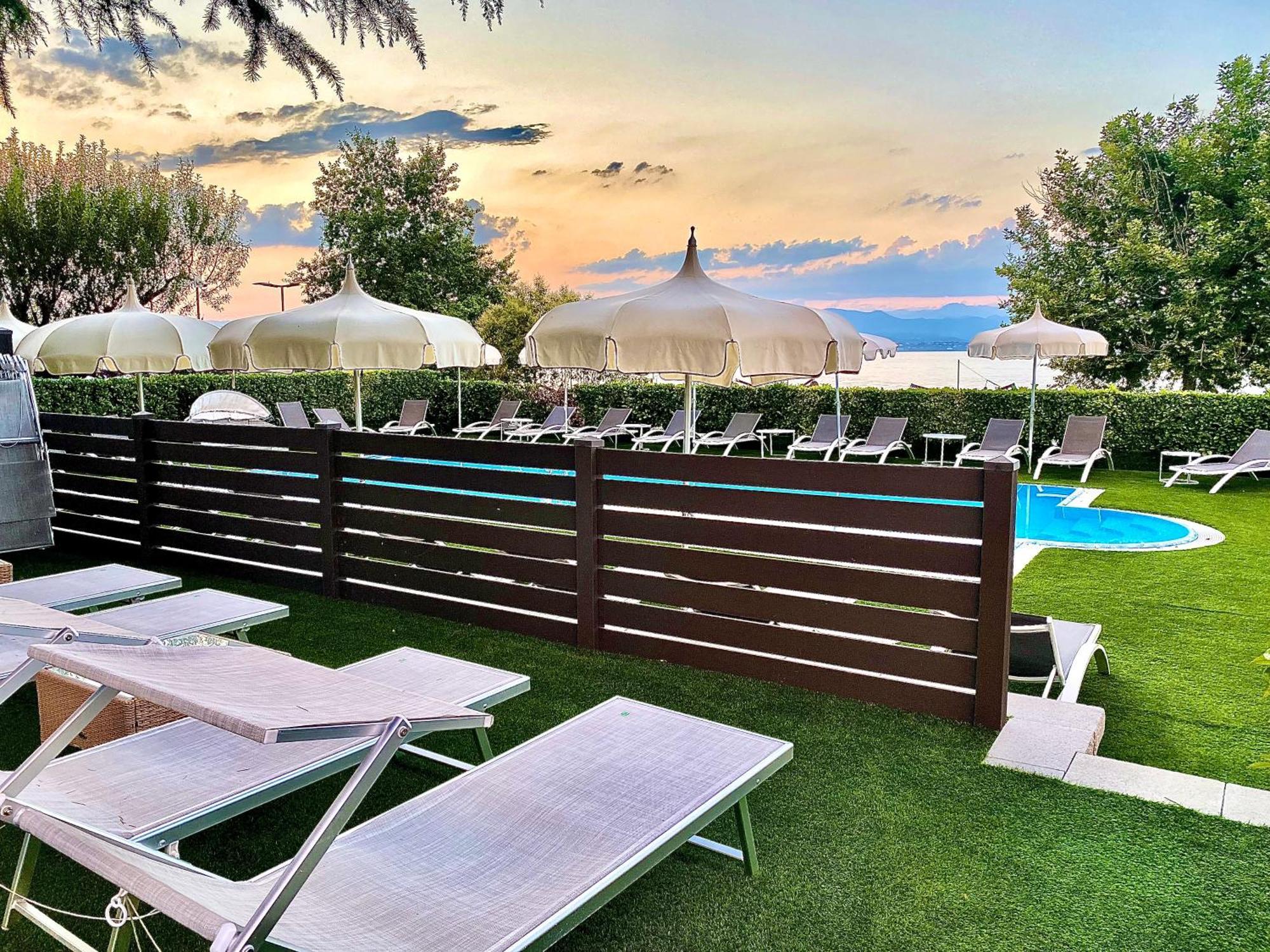 Hotel Aquila D'Oro Desenzano Desenzano del Garda Extérieur photo