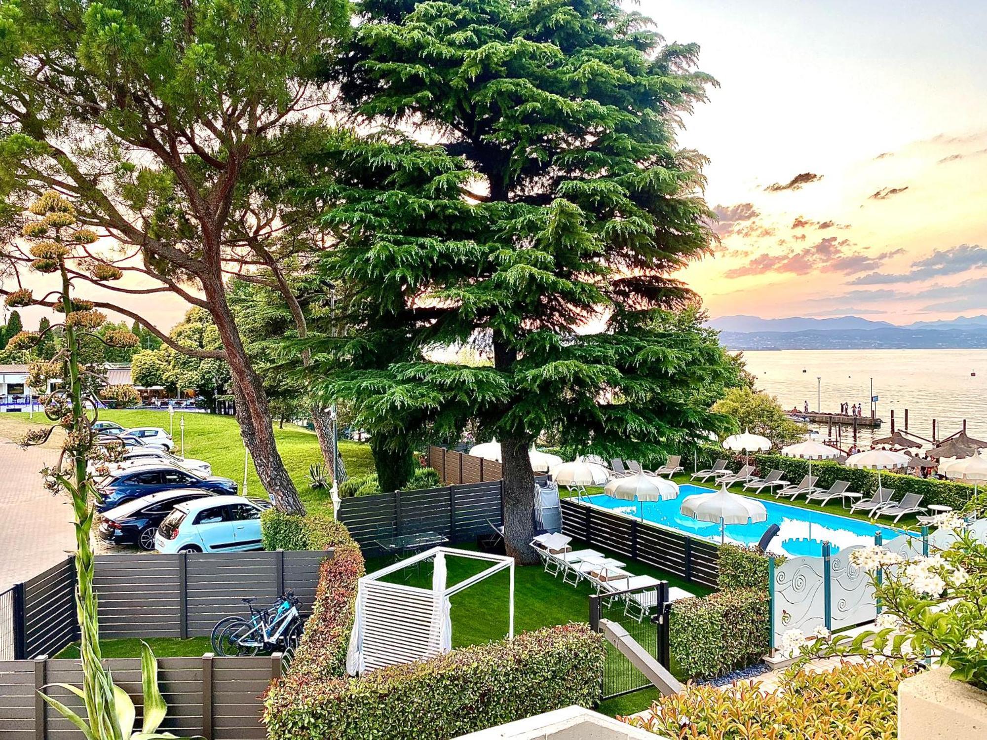 Hotel Aquila D'Oro Desenzano Desenzano del Garda Extérieur photo