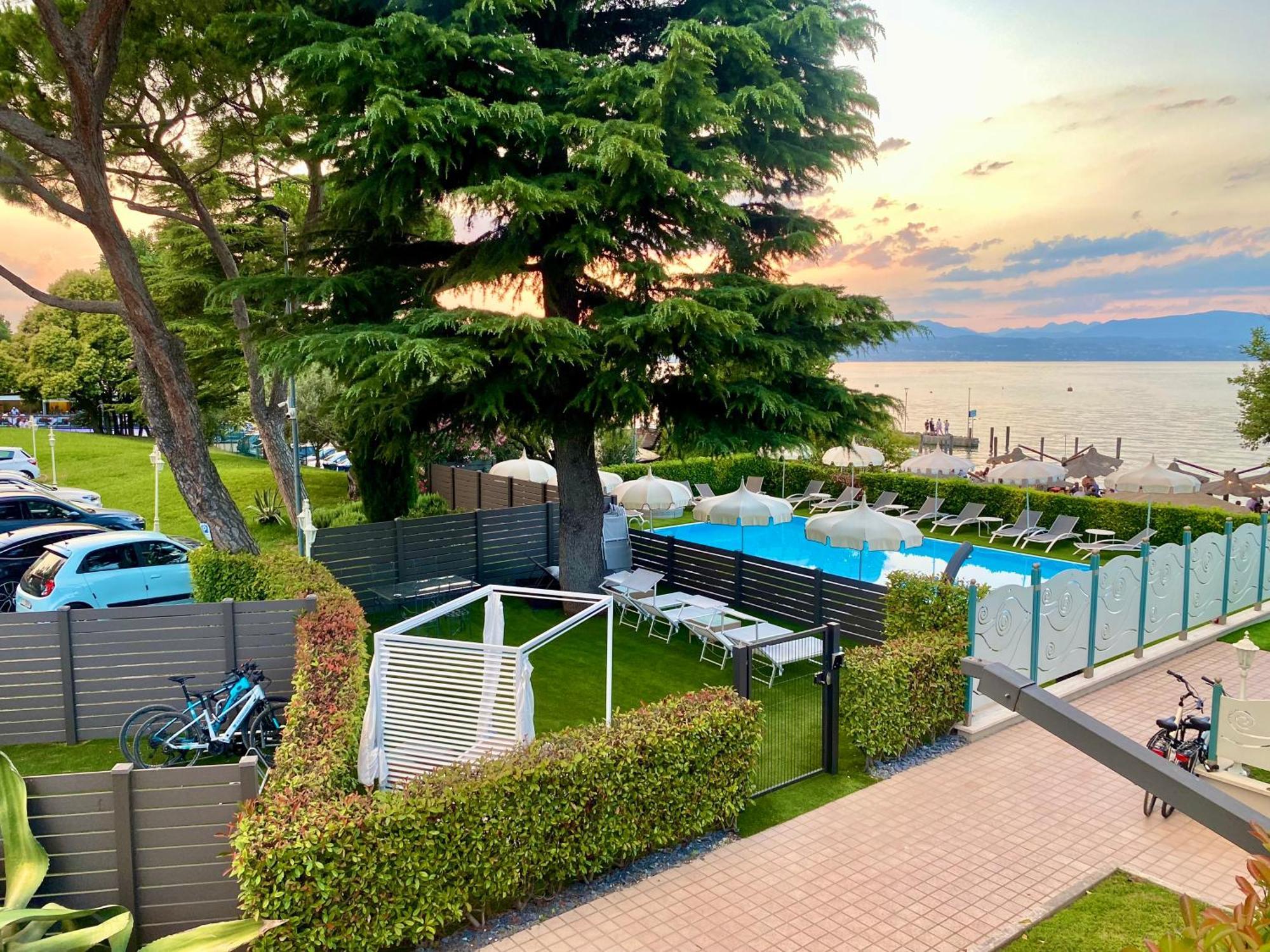 Hotel Aquila D'Oro Desenzano Desenzano del Garda Extérieur photo