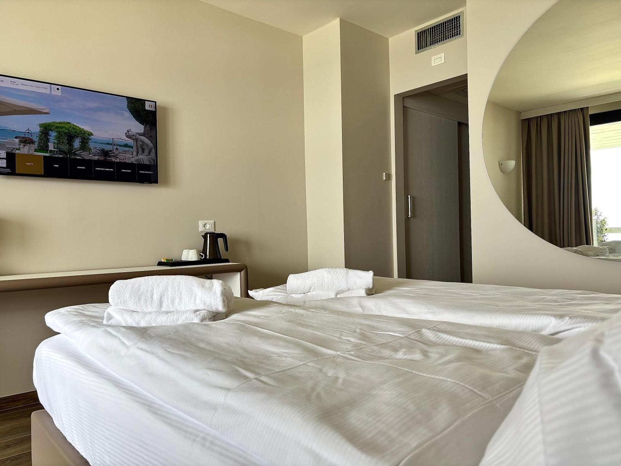 Hotel Aquila D'Oro Desenzano Desenzano del Garda Extérieur photo